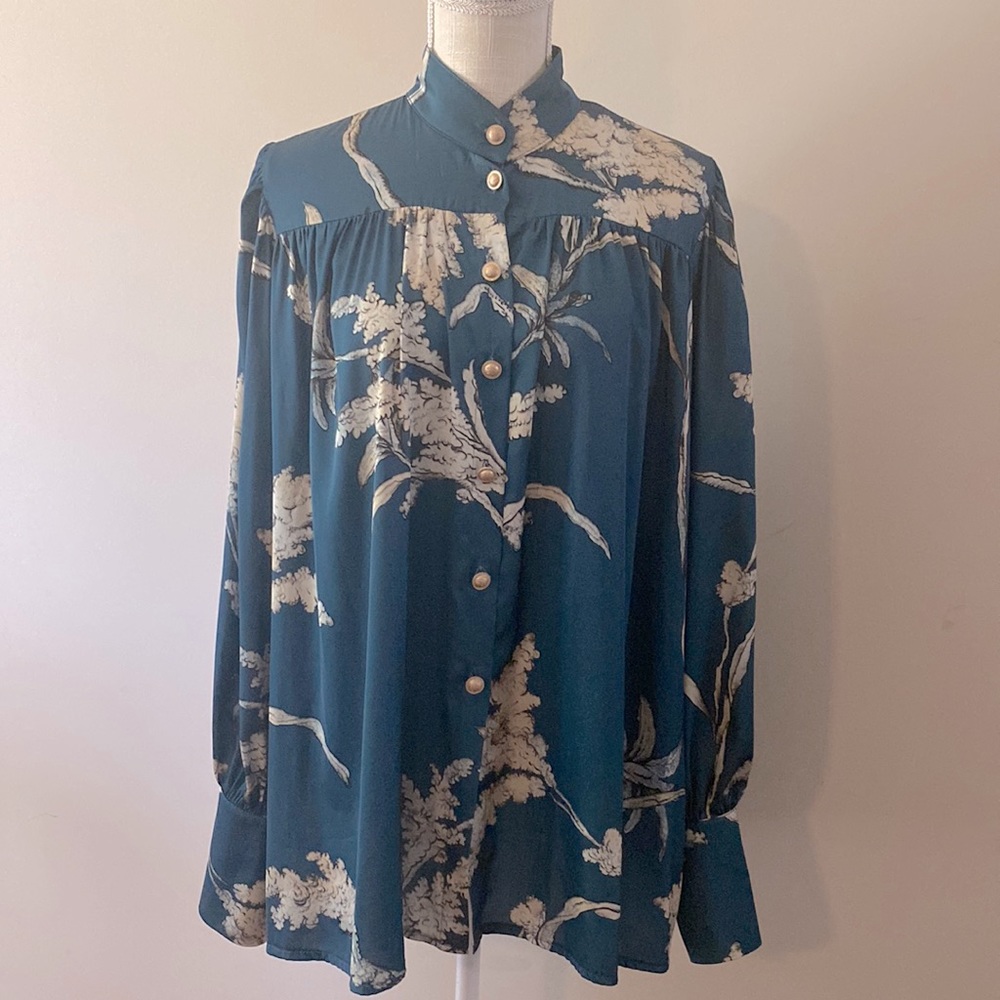 NIDODILEDA women’s green floral button down high neck L/S imported shirt sz L